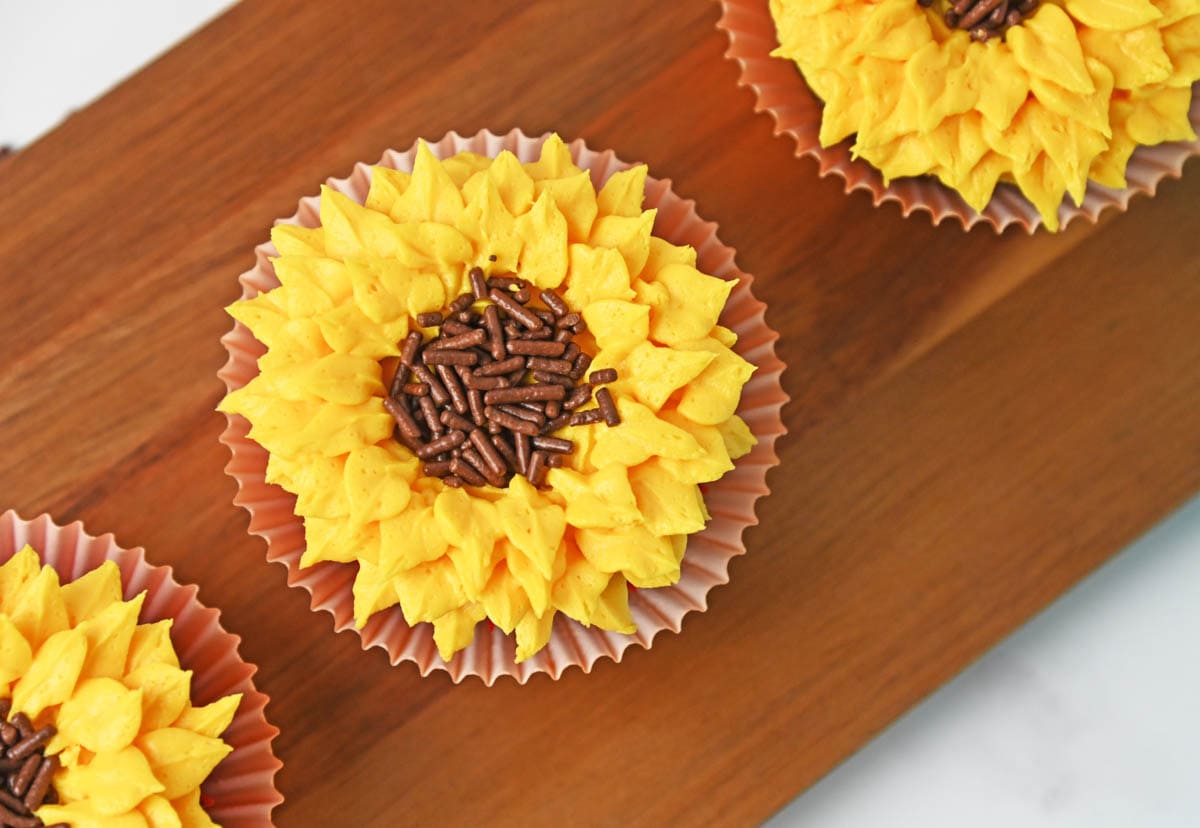 Sunflower cupcake from above