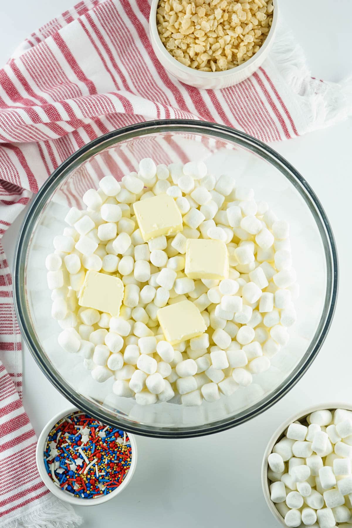 Marshmallows and butter in glass bowl