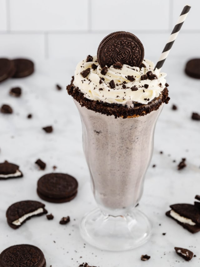 Easy Oreo Milkshake - Fun Money Mom