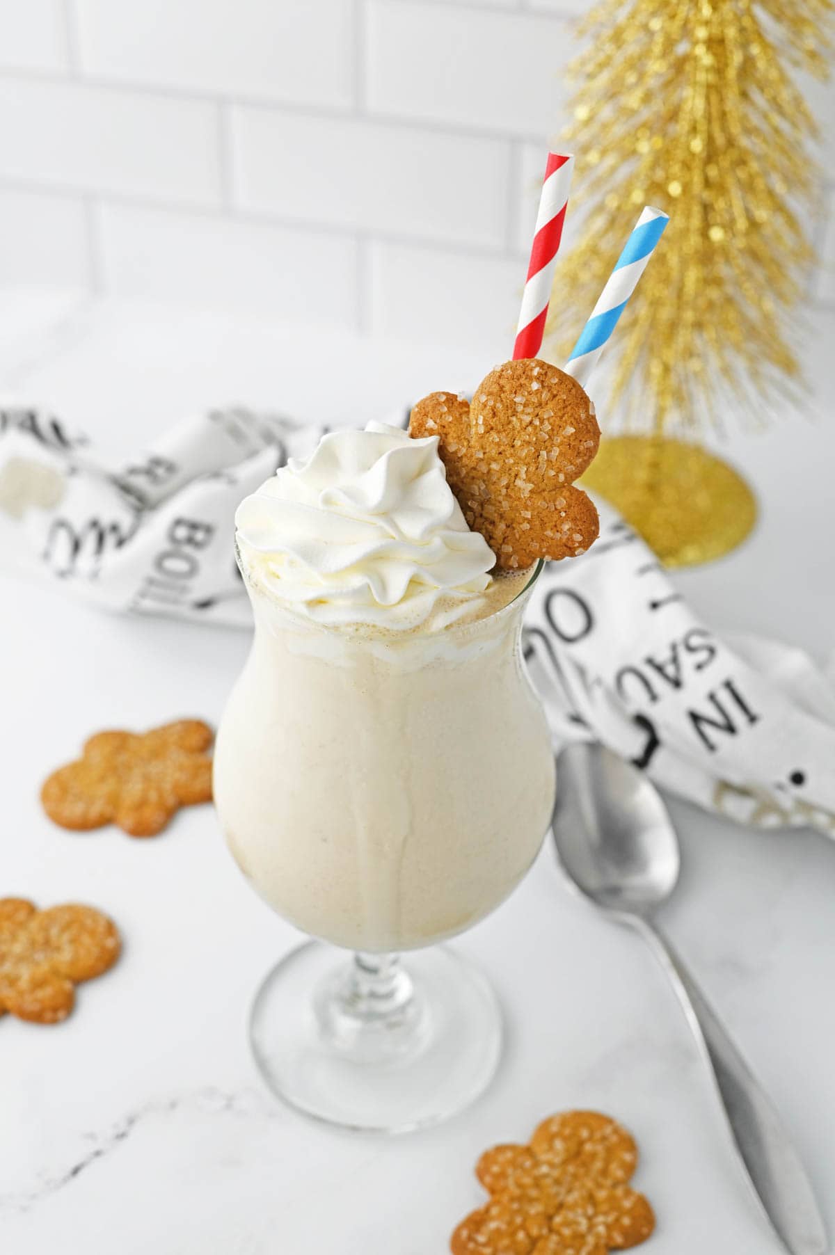 Gingerbread milkshake with gold tree in background