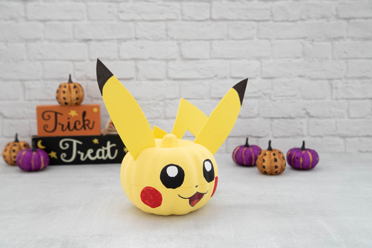 Pokemon pikachu pumpkin with trick or treat sign