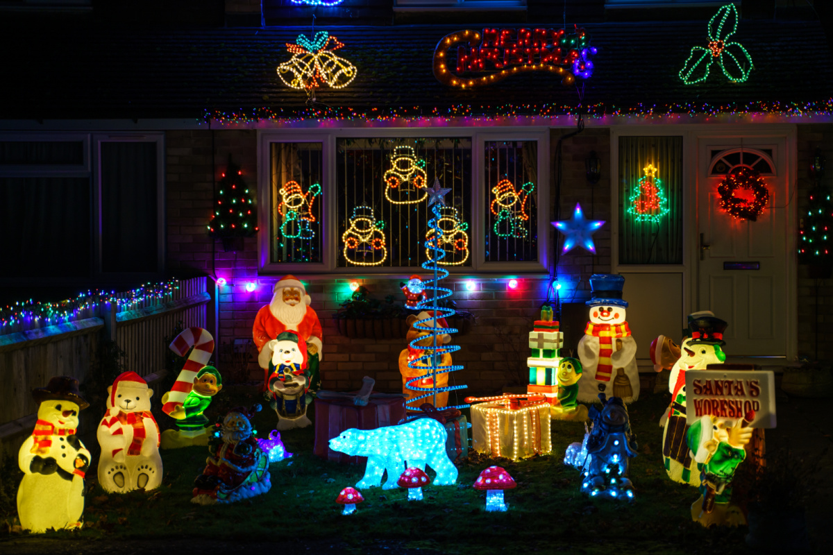 A house decorated with christmas lights.