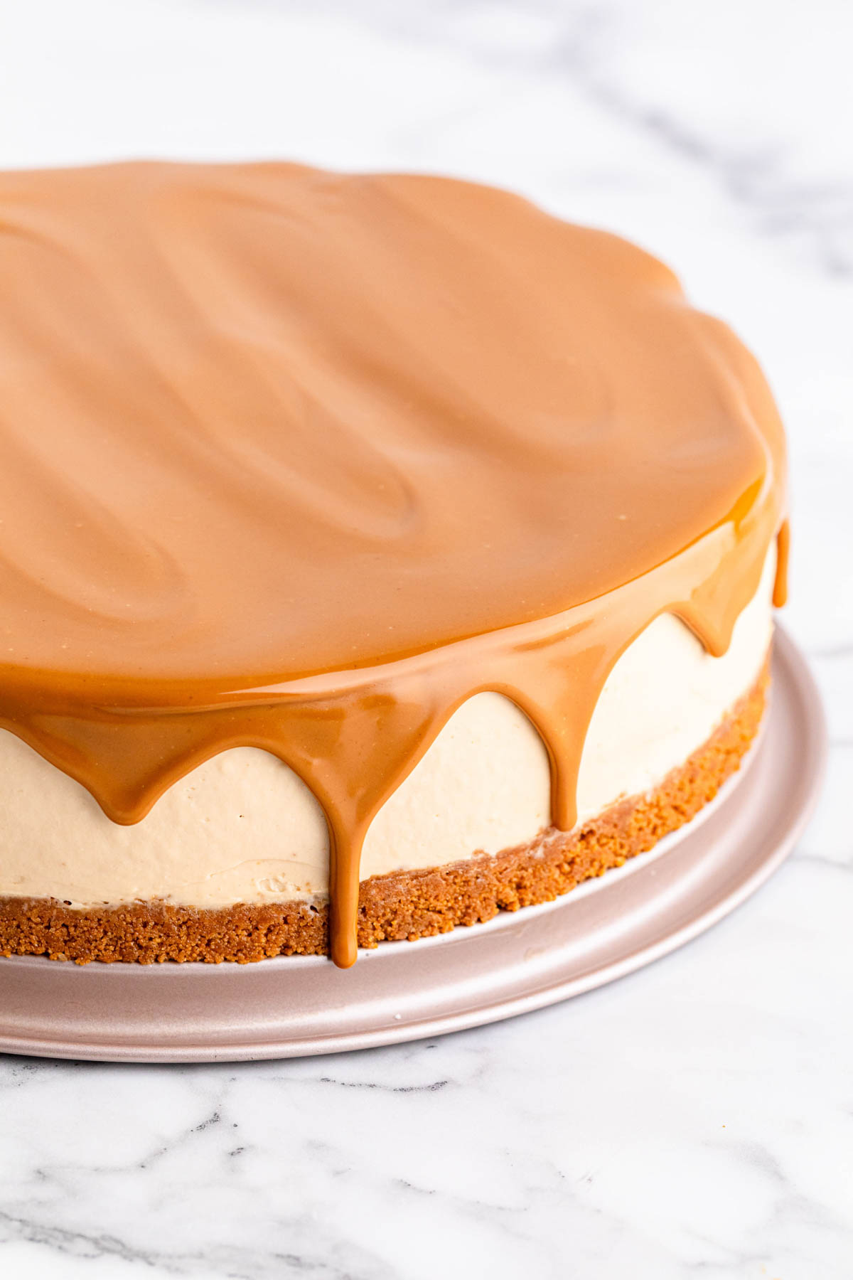 Biscoff topping dripping over the side of the cheesecake